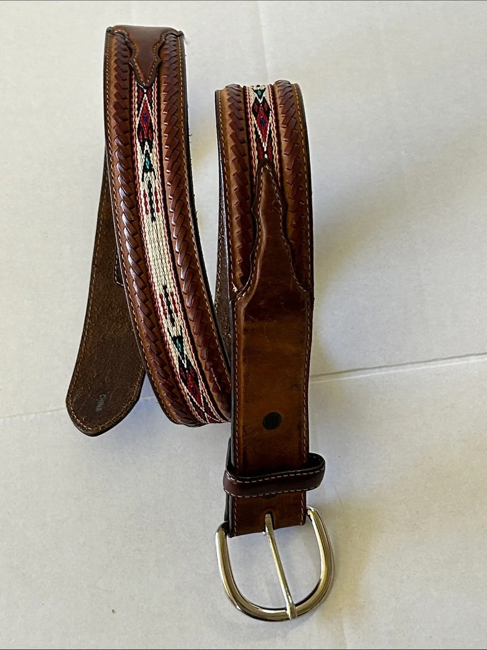 LEEGIN SILVER CREEK MENS BUCKLACE EDGED AZTEC LEATHER BELT SIZE 32